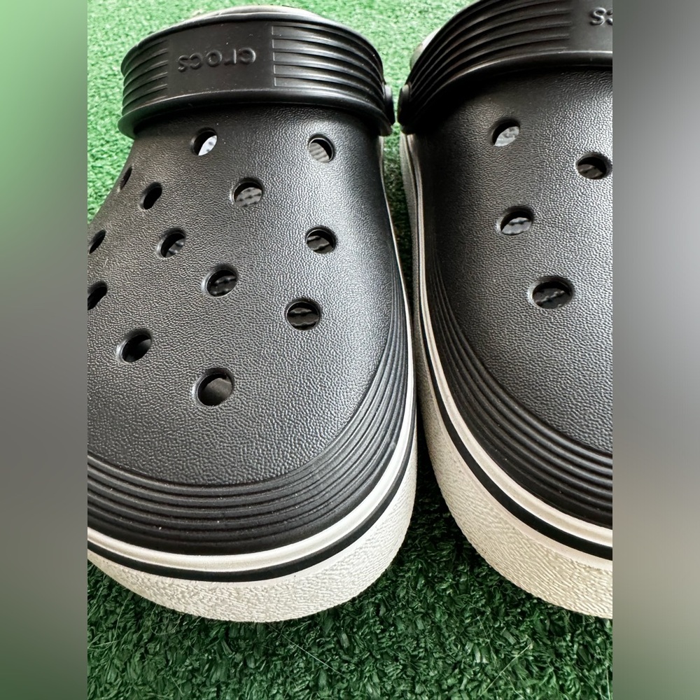 Crocs - Picture 3 of 6